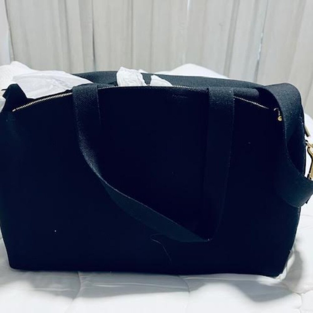 Cuyana "Weekender" recycled Knit.